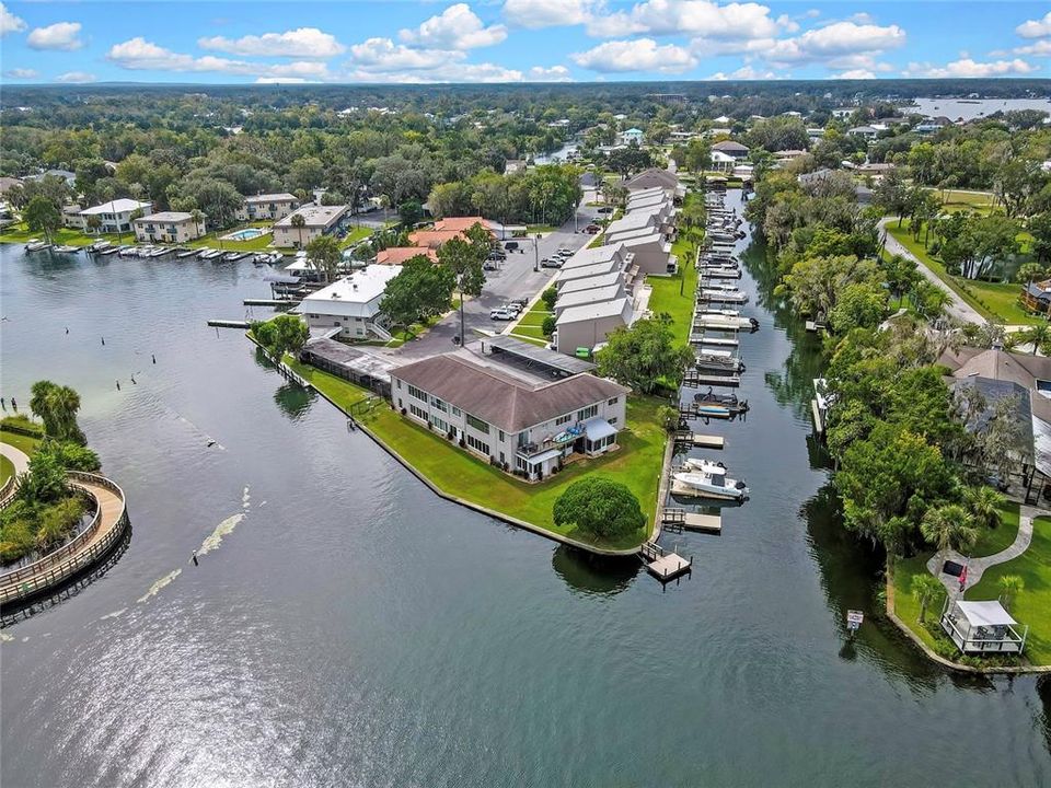 На продажу: $349,900 (2 спален, 2 ванн, 1085 Квадратных фут)