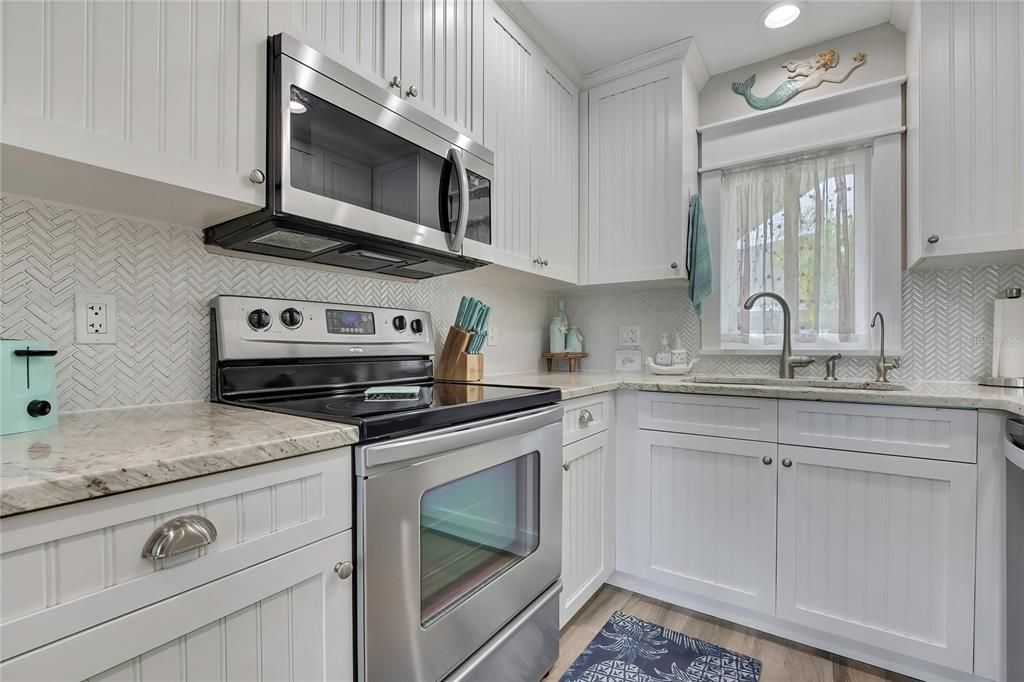 На продажу: $349,900 (2 спален, 2 ванн, 1085 Квадратных фут)