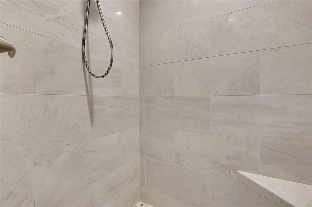На продажу: $349,900 (2 спален, 2 ванн, 1085 Квадратных фут)