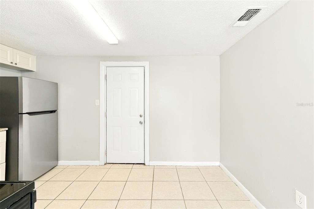 В аренду: $1,935 (4 спален, 1 ванн, 1054 Квадратных фут)