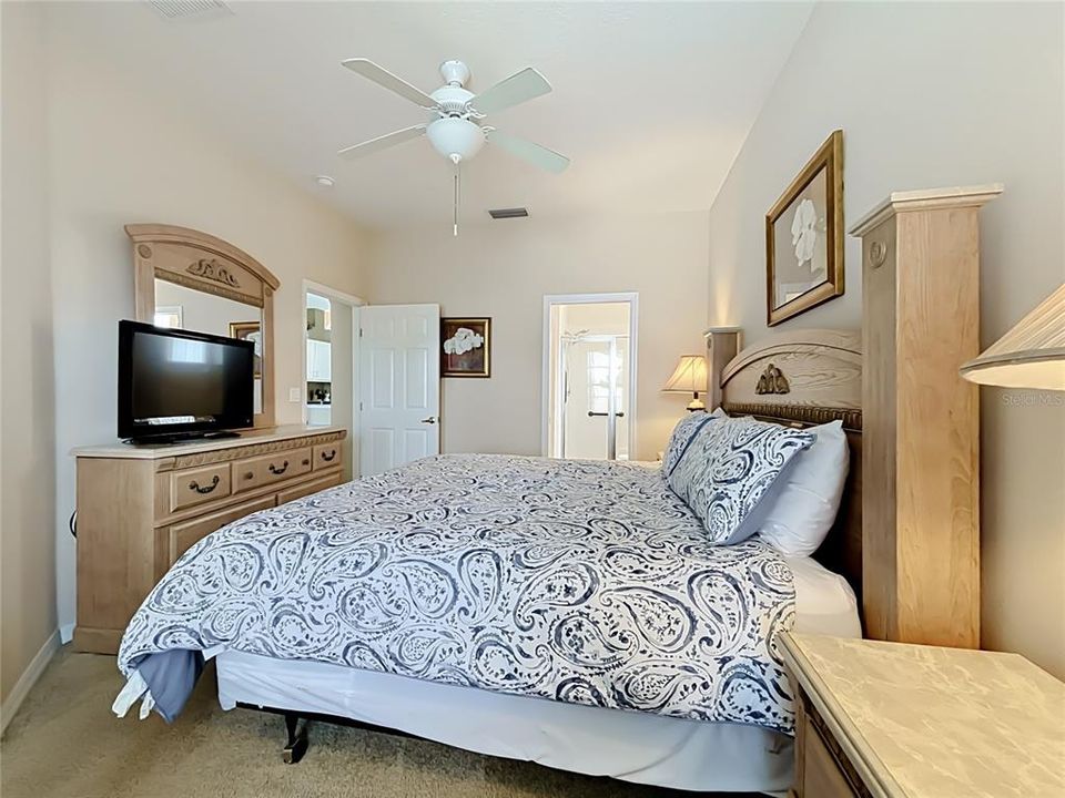 Active With Contract: $355,000 (4 beds, 3 baths, 1956 Square Feet)