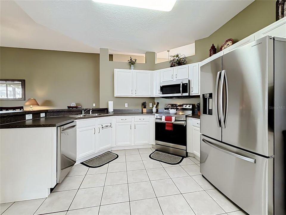 Active With Contract: $355,000 (4 beds, 3 baths, 1956 Square Feet)