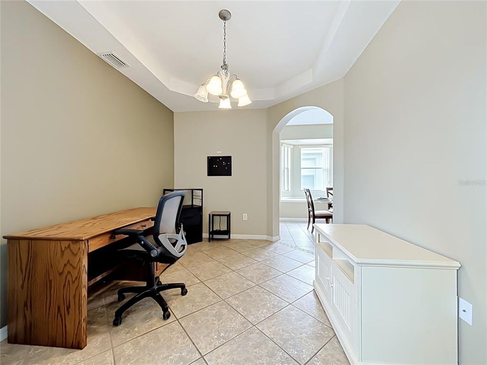 Active With Contract: $355,000 (4 beds, 3 baths, 1956 Square Feet)