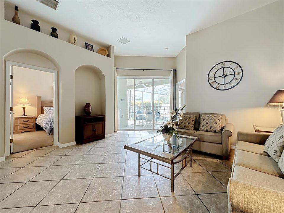 Active With Contract: $355,000 (4 beds, 3 baths, 1956 Square Feet)