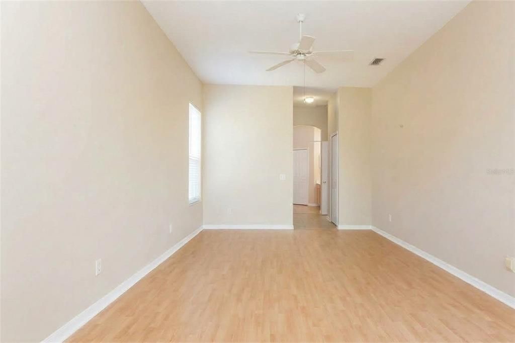 En Venta: $635,000 (4 camas, 2 baños, 2598 Pies cuadrados)