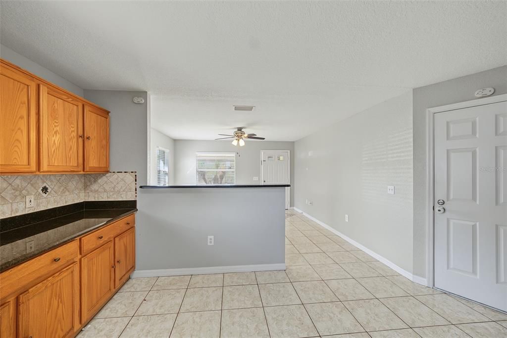 待售: $279,500 (3 贝兹, 2 浴室, 1218 平方英尺)