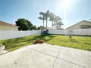 For Rent: $2,750 (4 beds, 2 baths, 1874 Square Feet)