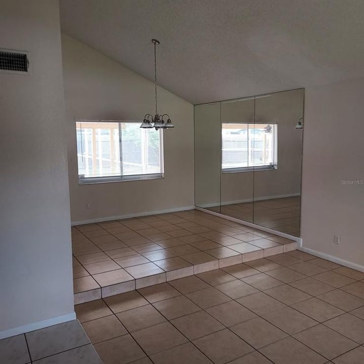 В аренду: $2,600 (4 спален, 2 ванн, 1793 Квадратных фут)