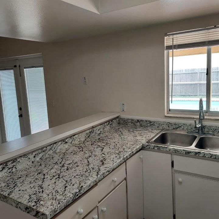 В аренду: $2,600 (4 спален, 2 ванн, 1793 Квадратных фут)