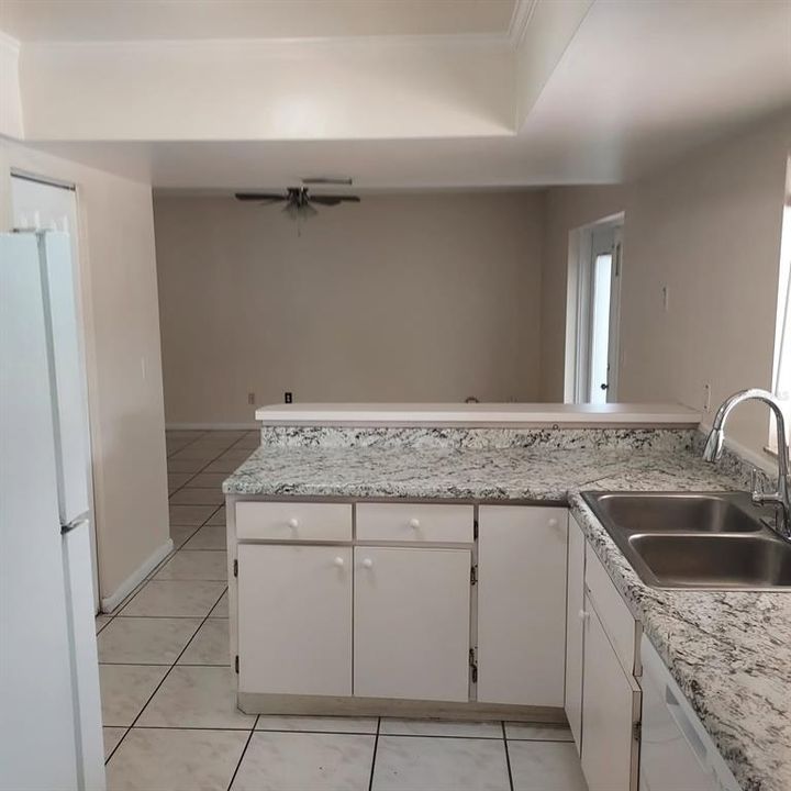 В аренду: $2,600 (4 спален, 2 ванн, 1793 Квадратных фут)
