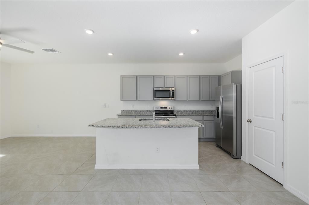 For Sale: $269,000 (3 beds, 2 baths, 1673 Square Feet)