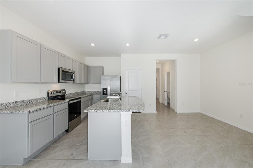 For Sale: $269,000 (3 beds, 2 baths, 1673 Square Feet)