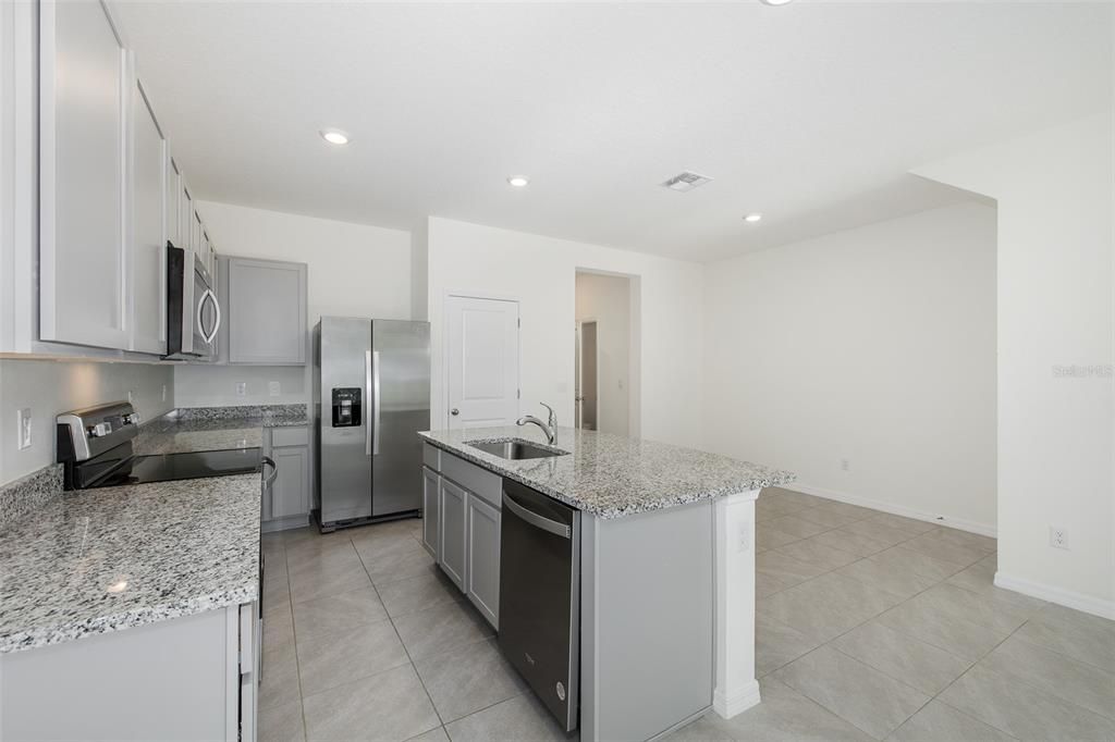For Sale: $269,000 (3 beds, 2 baths, 1673 Square Feet)