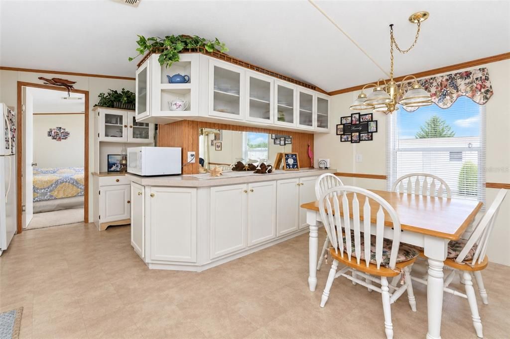 На продажу: $139,000 (2 спален, 2 ванн, 896 Квадратных фут)