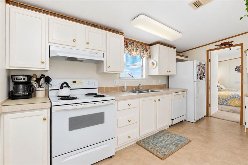 На продажу: $139,000 (2 спален, 2 ванн, 896 Квадратных фут)