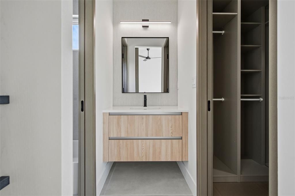 En Venta: $1,695,000 (4 camas, 3 baños, 3180 Pies cuadrados)