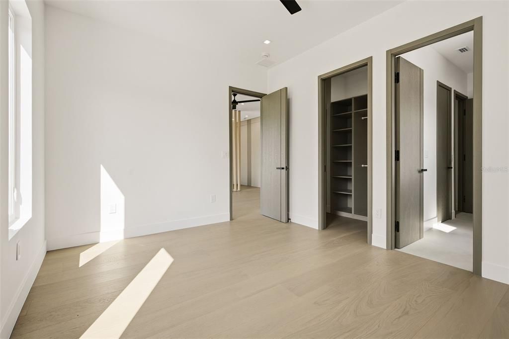 En Venta: $1,695,000 (4 camas, 3 baños, 3180 Pies cuadrados)
