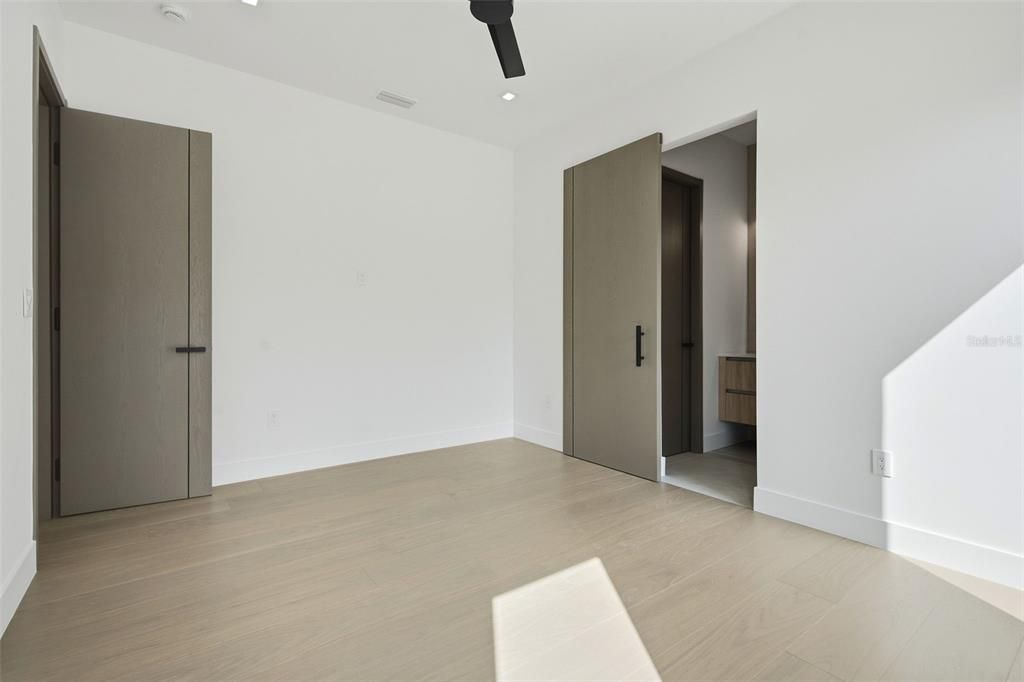 En Venta: $1,695,000 (4 camas, 3 baños, 3180 Pies cuadrados)