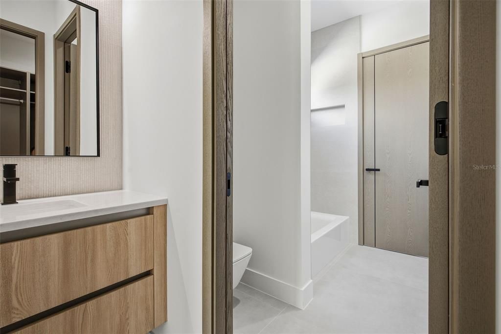 En Venta: $1,695,000 (4 camas, 3 baños, 3180 Pies cuadrados)