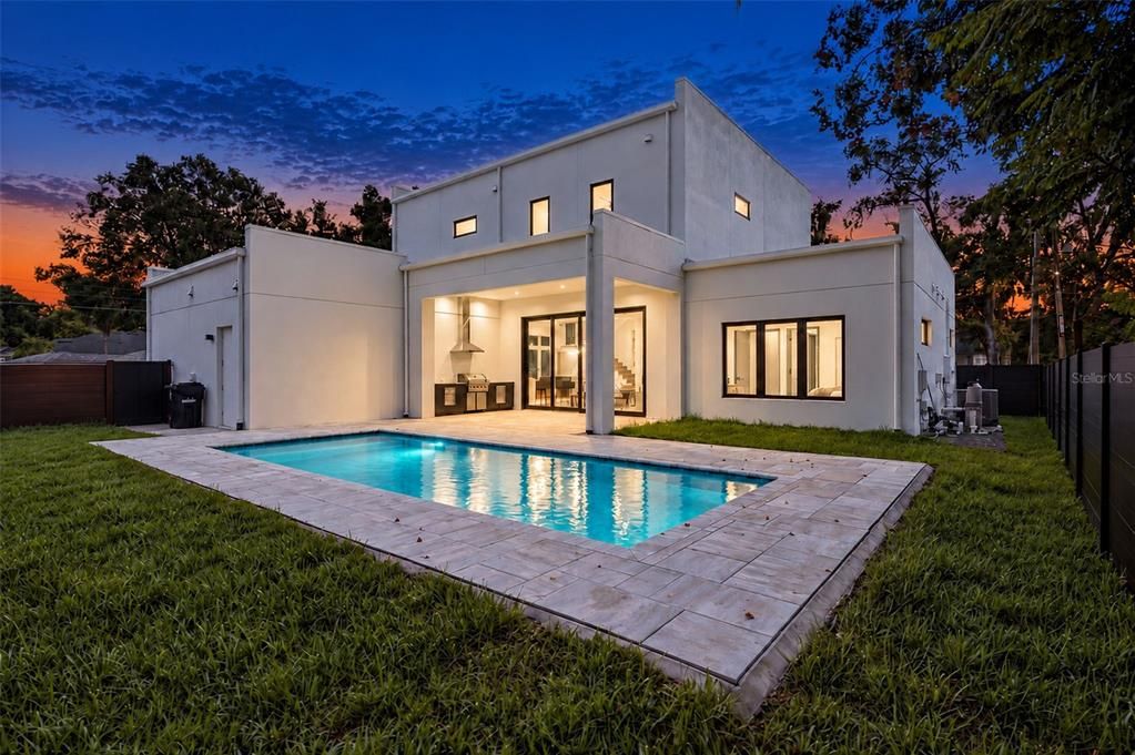 En Venta: $1,695,000 (4 camas, 3 baños, 3180 Pies cuadrados)