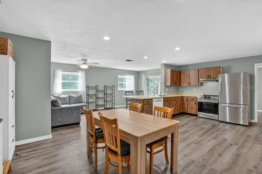 For Sale: $395,000 (3 beds, 2 baths, 1495 Square Feet)