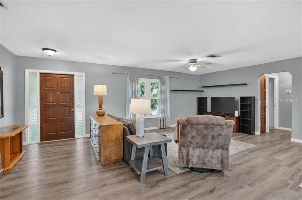 For Sale: $395,000 (3 beds, 2 baths, 1495 Square Feet)