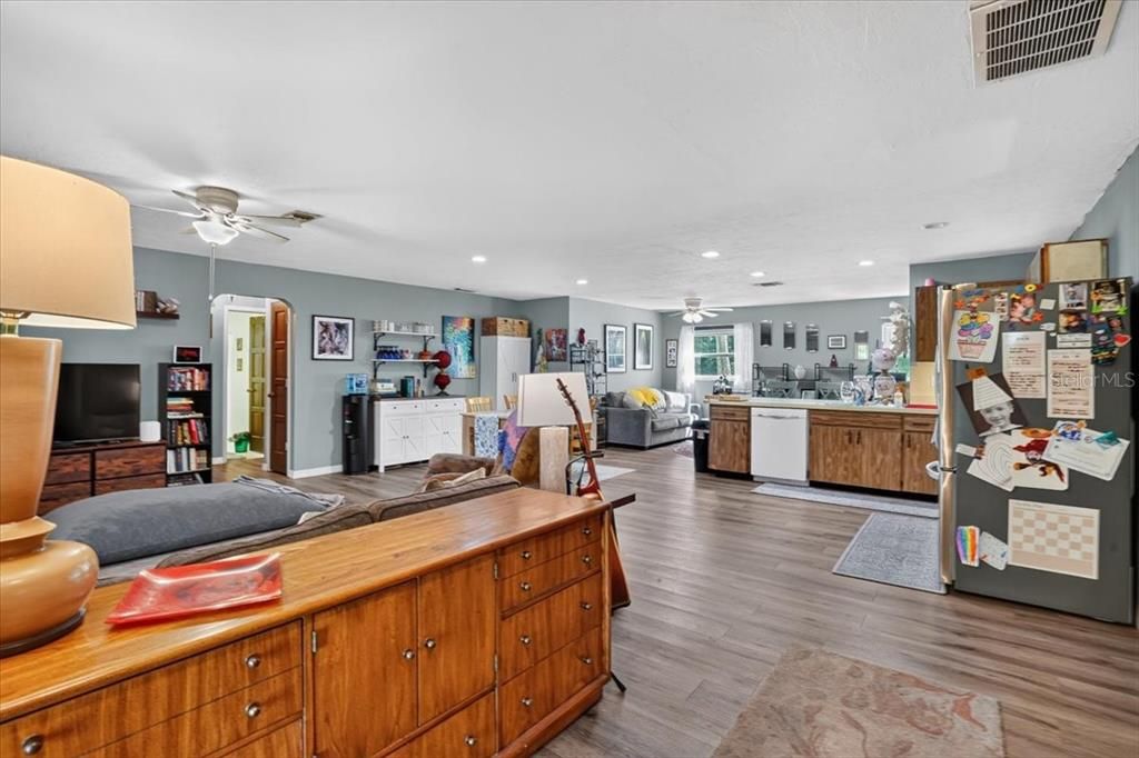 For Sale: $395,000 (3 beds, 2 baths, 1495 Square Feet)