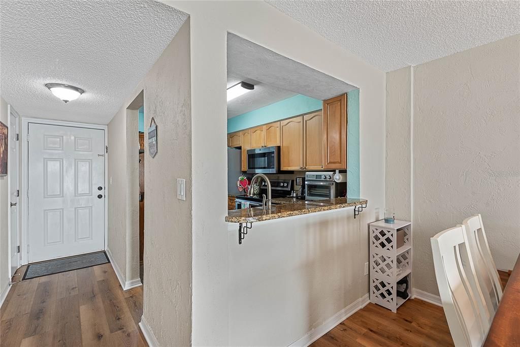 На продажу: $195,900 (2 спален, 2 ванн, 1060 Квадратных фут)