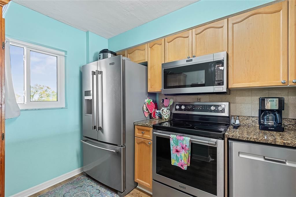 На продажу: $195,900 (2 спален, 2 ванн, 1060 Квадратных фут)