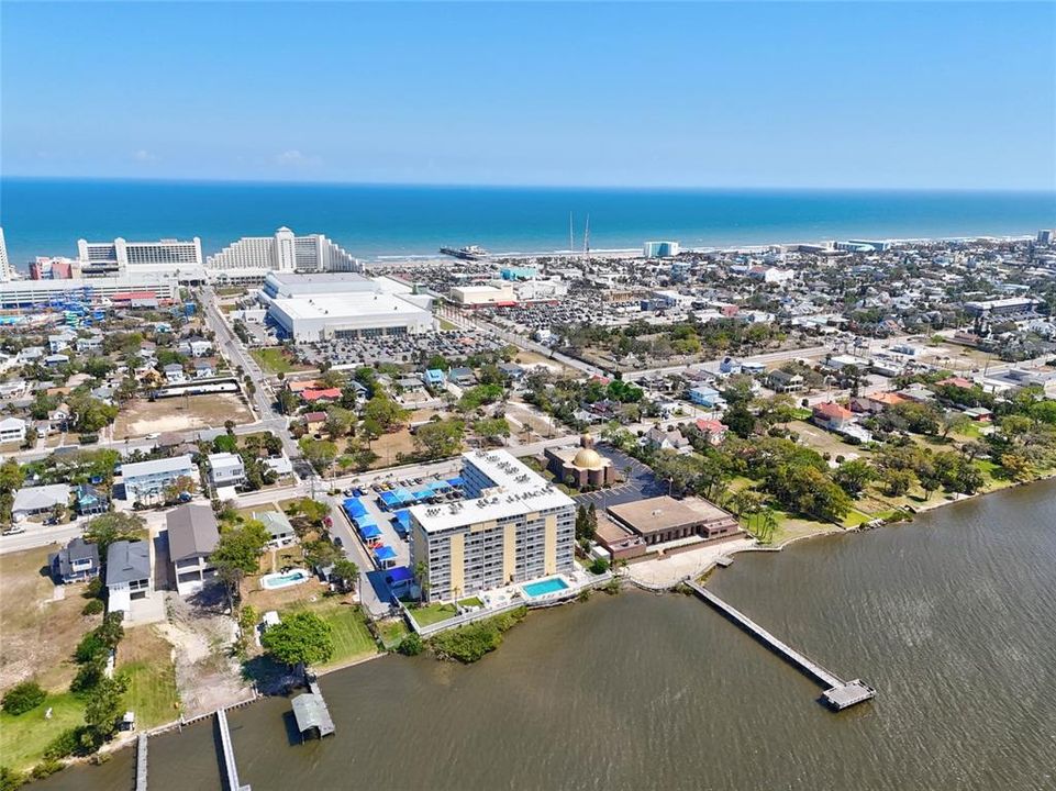 На продажу: $195,900 (2 спален, 2 ванн, 1060 Квадратных фут)