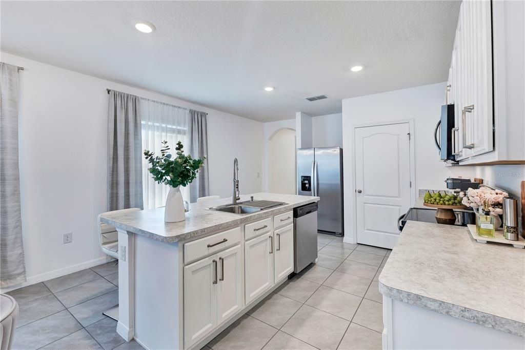 For Sale: $355,000 (3 beds, 2 baths, 1649 Square Feet)