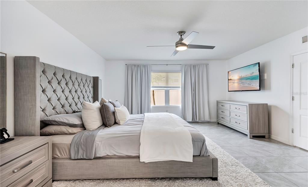 For Sale: $355,000 (3 beds, 2 baths, 1649 Square Feet)