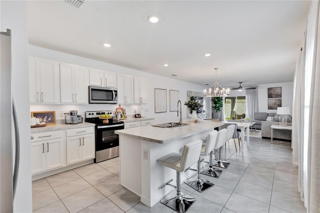 For Sale: $355,000 (3 beds, 2 baths, 1649 Square Feet)