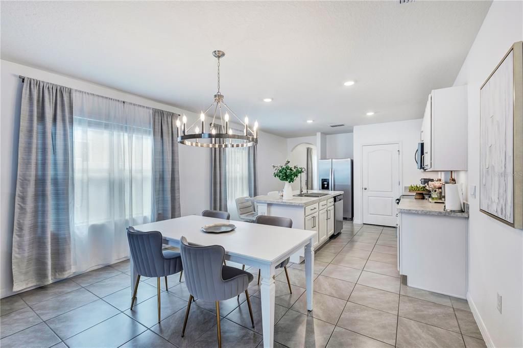 For Sale: $355,000 (3 beds, 2 baths, 1649 Square Feet)