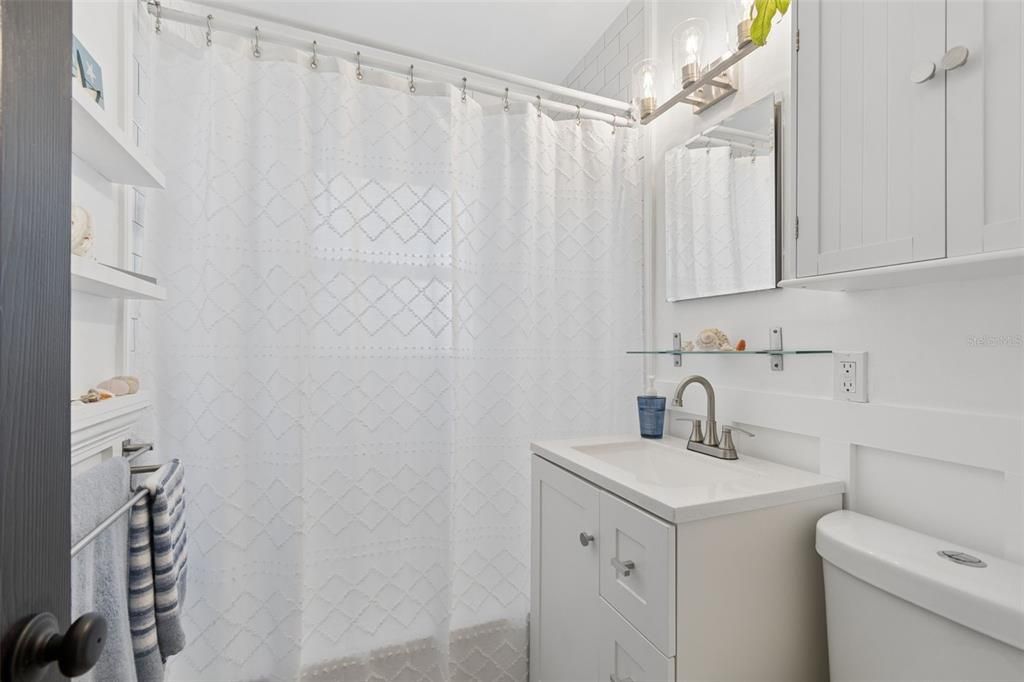 На продажу: $389,900 (2 спален, 1 ванн, 1019 Квадратных фут)