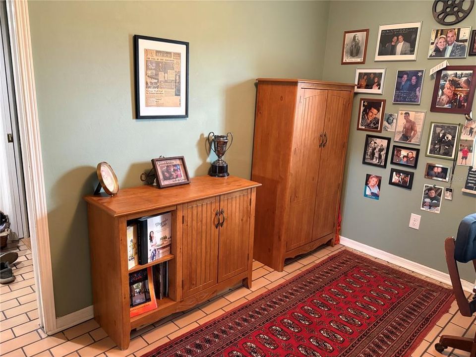 En Venta: $824,900 (4 camas, 3 baños, 2572 Pies cuadrados)