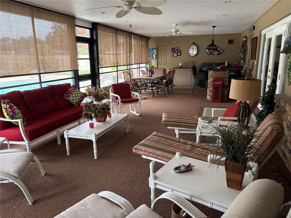 En Venta: $824,900 (4 camas, 3 baños, 2572 Pies cuadrados)