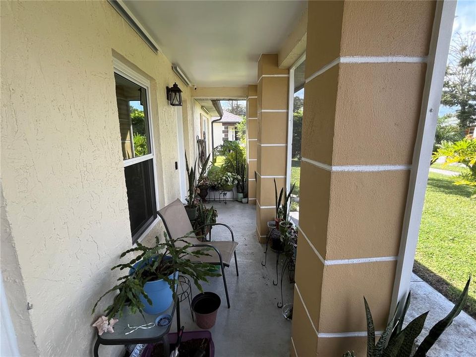На продажу: $299,000 (2 спален, 2 ванн, 1025 Квадратных фут)