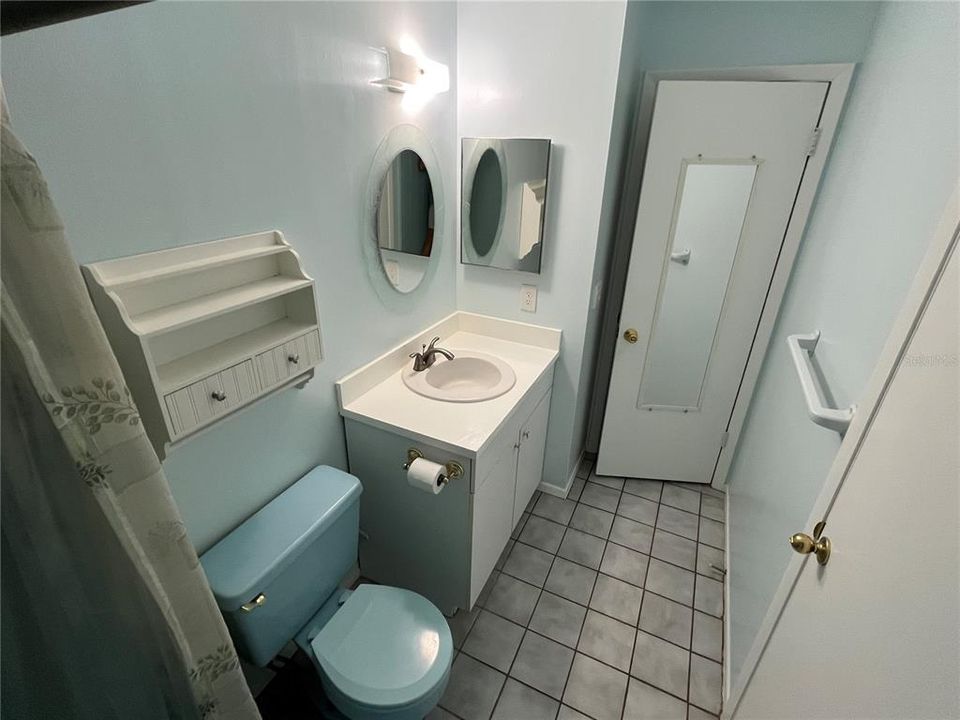 На продажу: $299,000 (2 спален, 2 ванн, 1025 Квадратных фут)