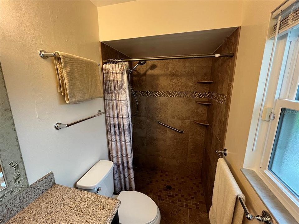 На продажу: $299,000 (2 спален, 2 ванн, 1025 Квадратных фут)