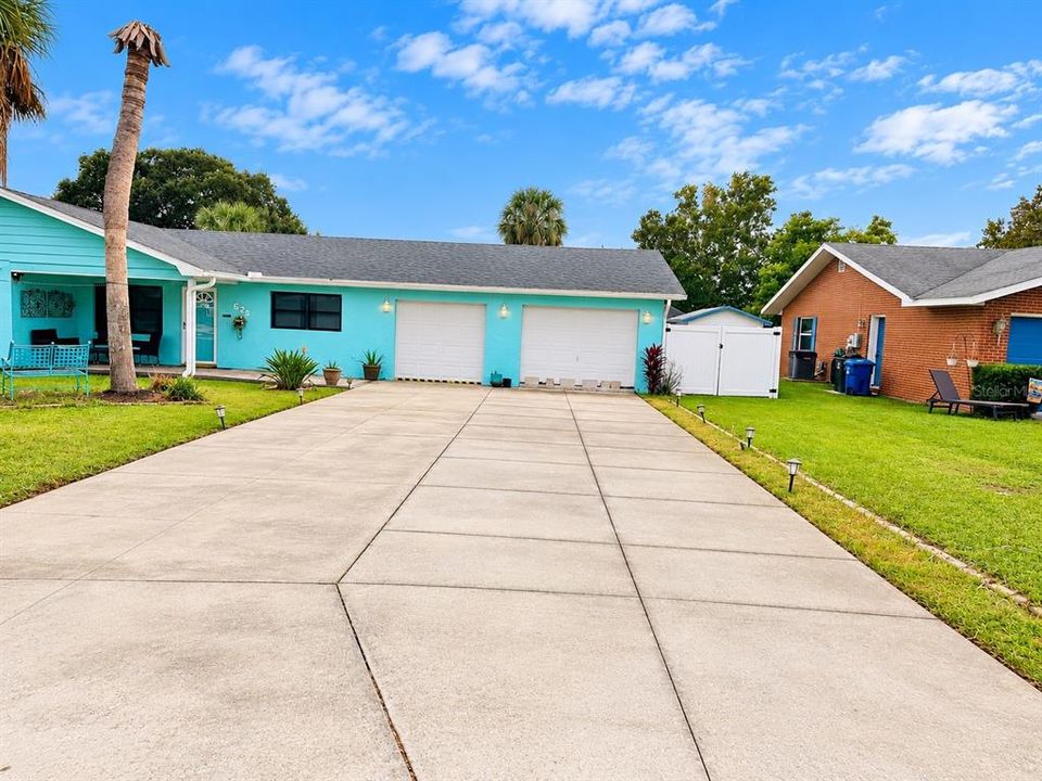 For Sale: $400,000 (4 beds, 2 baths, 1296 Square Feet)