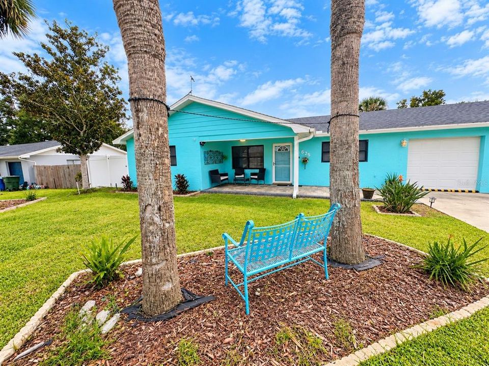 For Sale: $400,000 (4 beds, 2 baths, 1296 Square Feet)