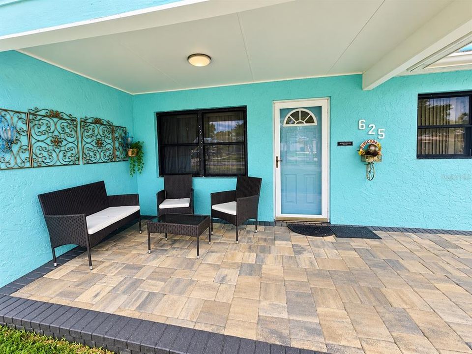 For Sale: $400,000 (4 beds, 2 baths, 1296 Square Feet)