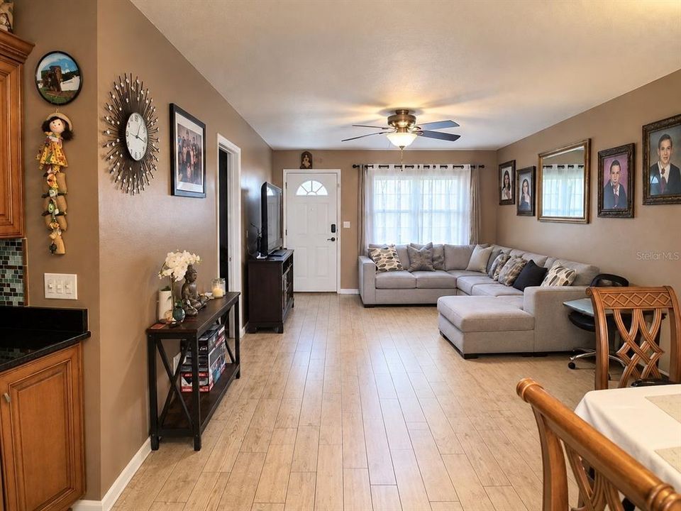 For Sale: $400,000 (4 beds, 2 baths, 1296 Square Feet)