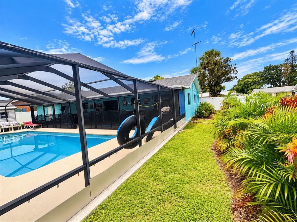 For Sale: $400,000 (4 beds, 2 baths, 1296 Square Feet)