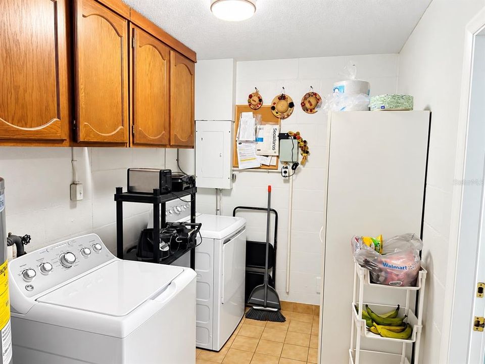 For Sale: $400,000 (4 beds, 2 baths, 1296 Square Feet)