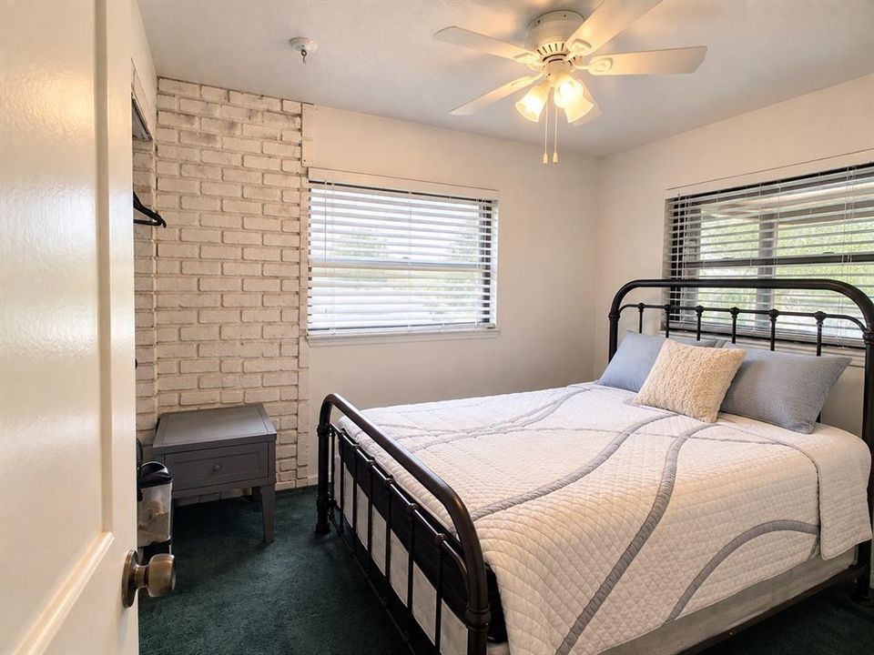 For Sale: $400,000 (4 beds, 2 baths, 1296 Square Feet)