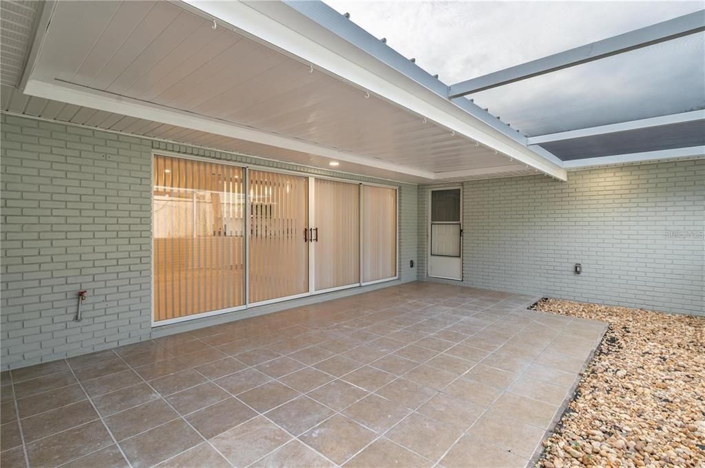 For Rent: $2,400 (4 beds, 2 baths, 2283 Square Feet)