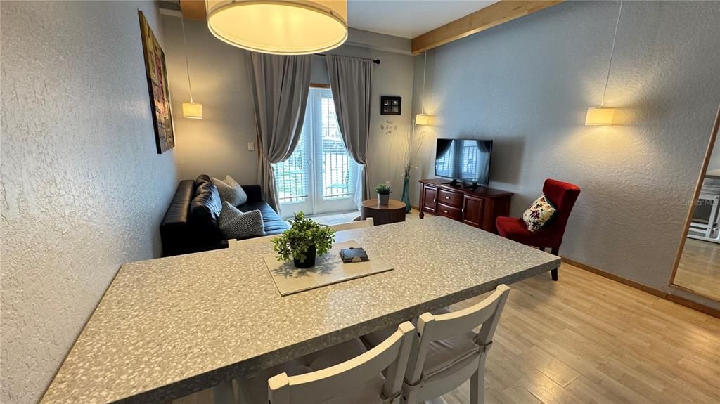 For Sale: $220,000 (2 beds, 2 baths, 1250 Square Feet)