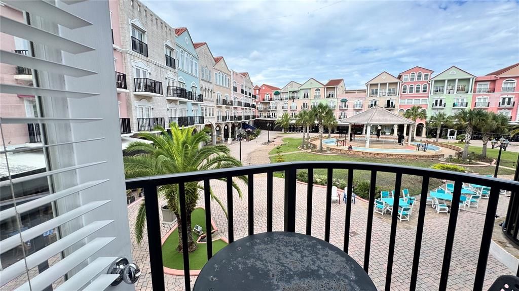 For Sale: $220,000 (2 beds, 2 baths, 1250 Square Feet)